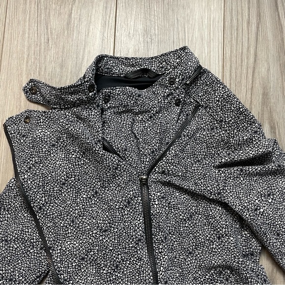 Lululemon Bust A Move Jacket! - Picture 14 of 16